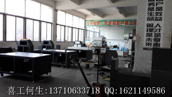 全自動(dòng)絲印機(jī)生產(chǎn)車間